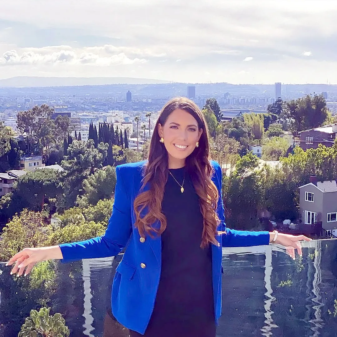 Bachelor Queen Victoria Apologizes Bullying Fellow Contestants