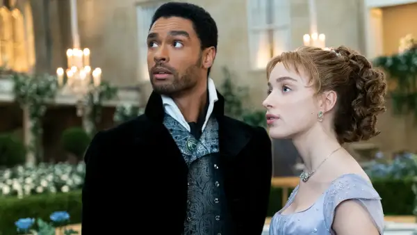 Bridgerton's Phoebe Dynevor and Rege-Jean Page 'Check In With Each Other a Lot' While Awaiting Season 2 News