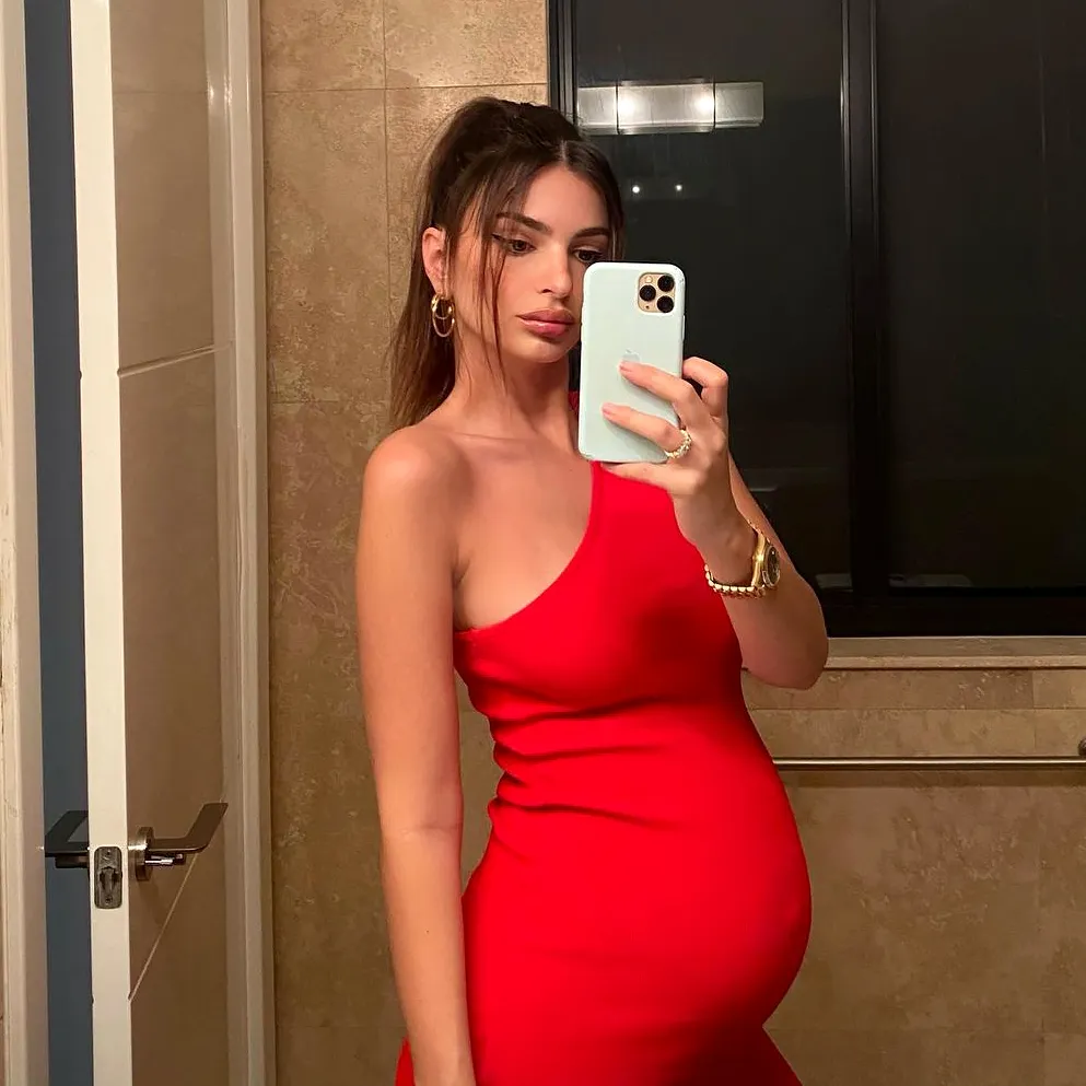 Emily Ratajkowski Shuts Down Rumors She Got Lip Injections While Pregnant, Says She's 'a Little Puffy'