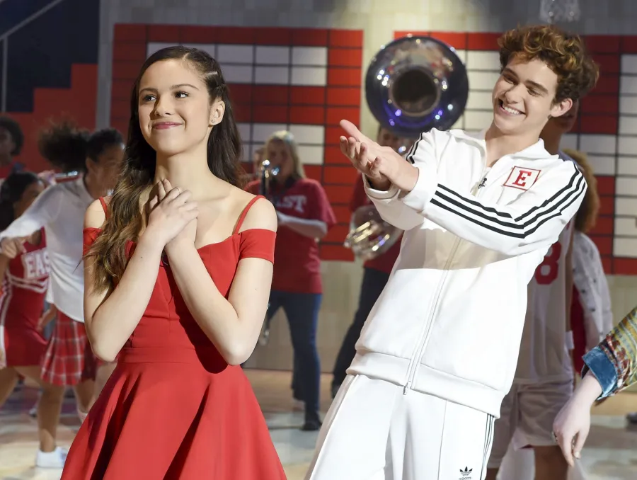 Everything We Know About Olivia Rodrigo Joshua Bassett Sabrina Carpenter Drama