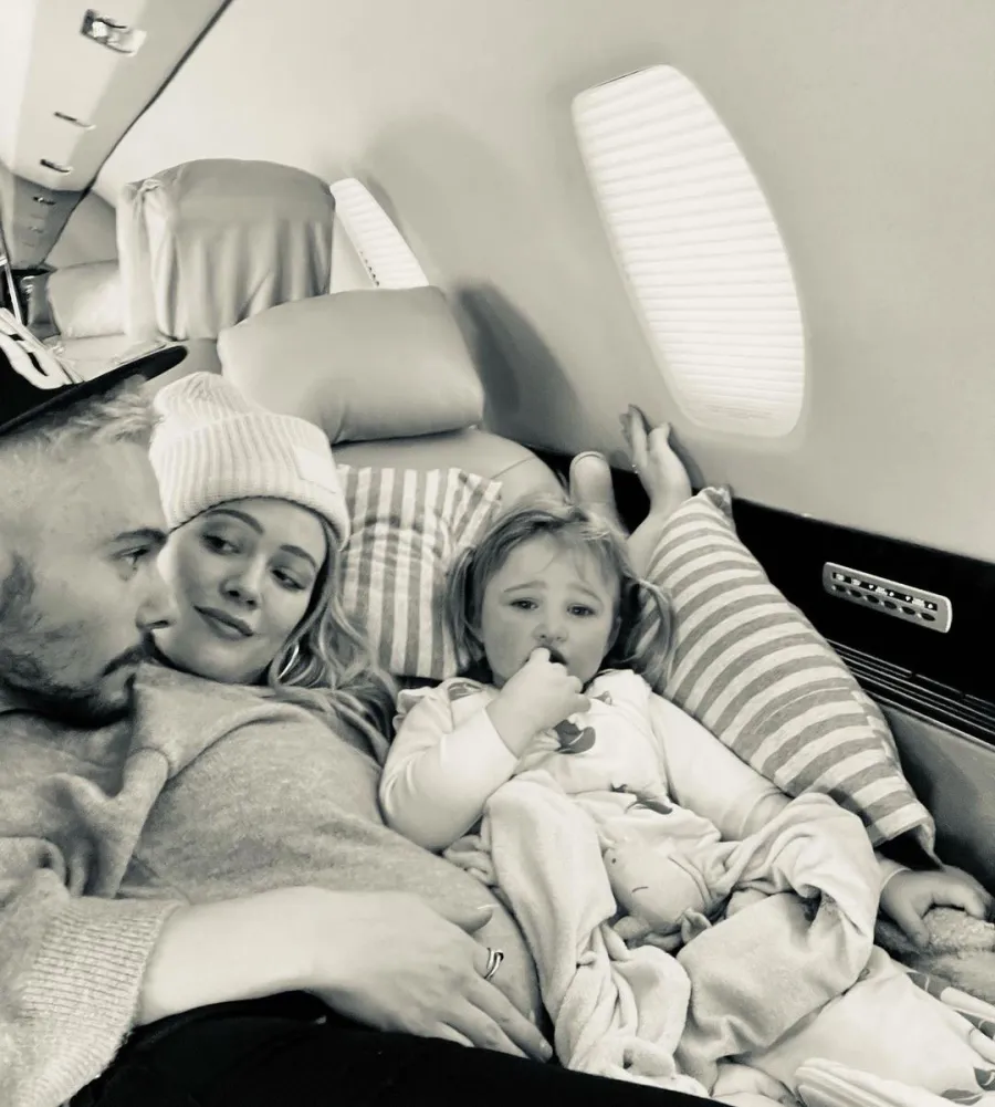 Flying High Hilary Duff Pregnant Baby Bump Christmas