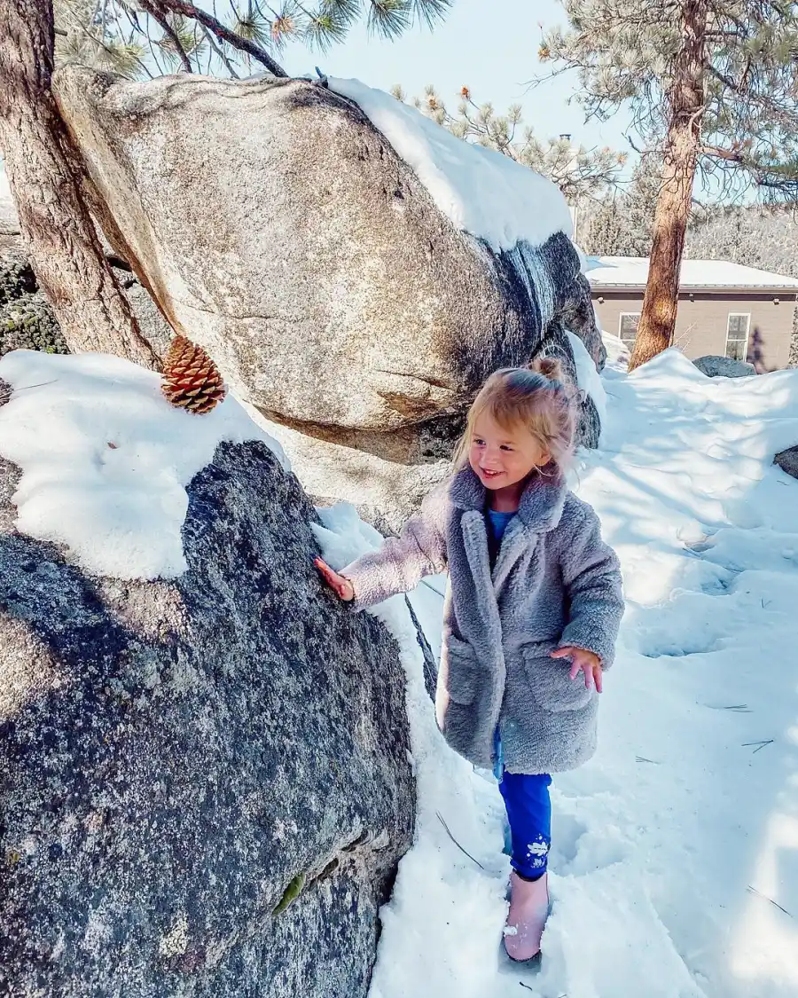Jade Ropers Daughter Emerson Playing in Snow
