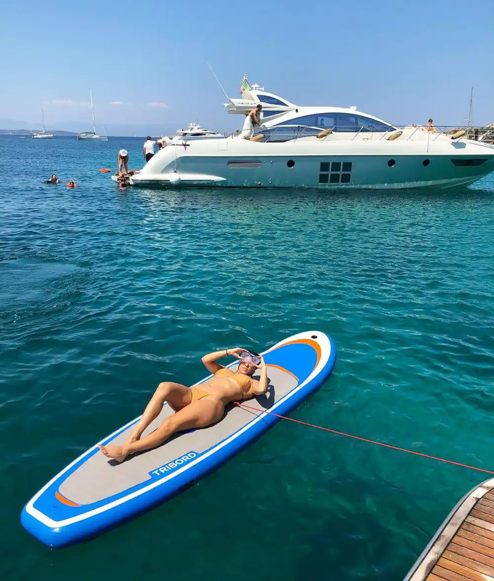 Kourtney Kardashian Throwback Bikini Pics Are Super Sexy