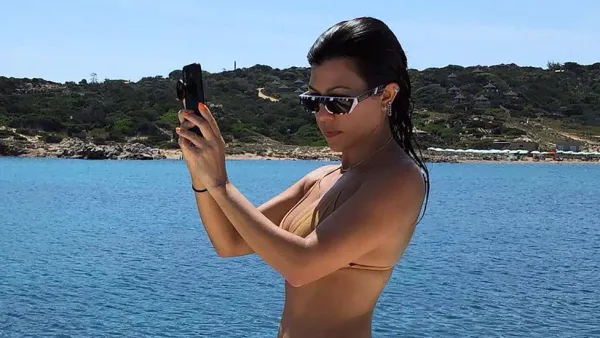 Kourtney Kardashian Throwback Bikini Pics Are Super Sexy