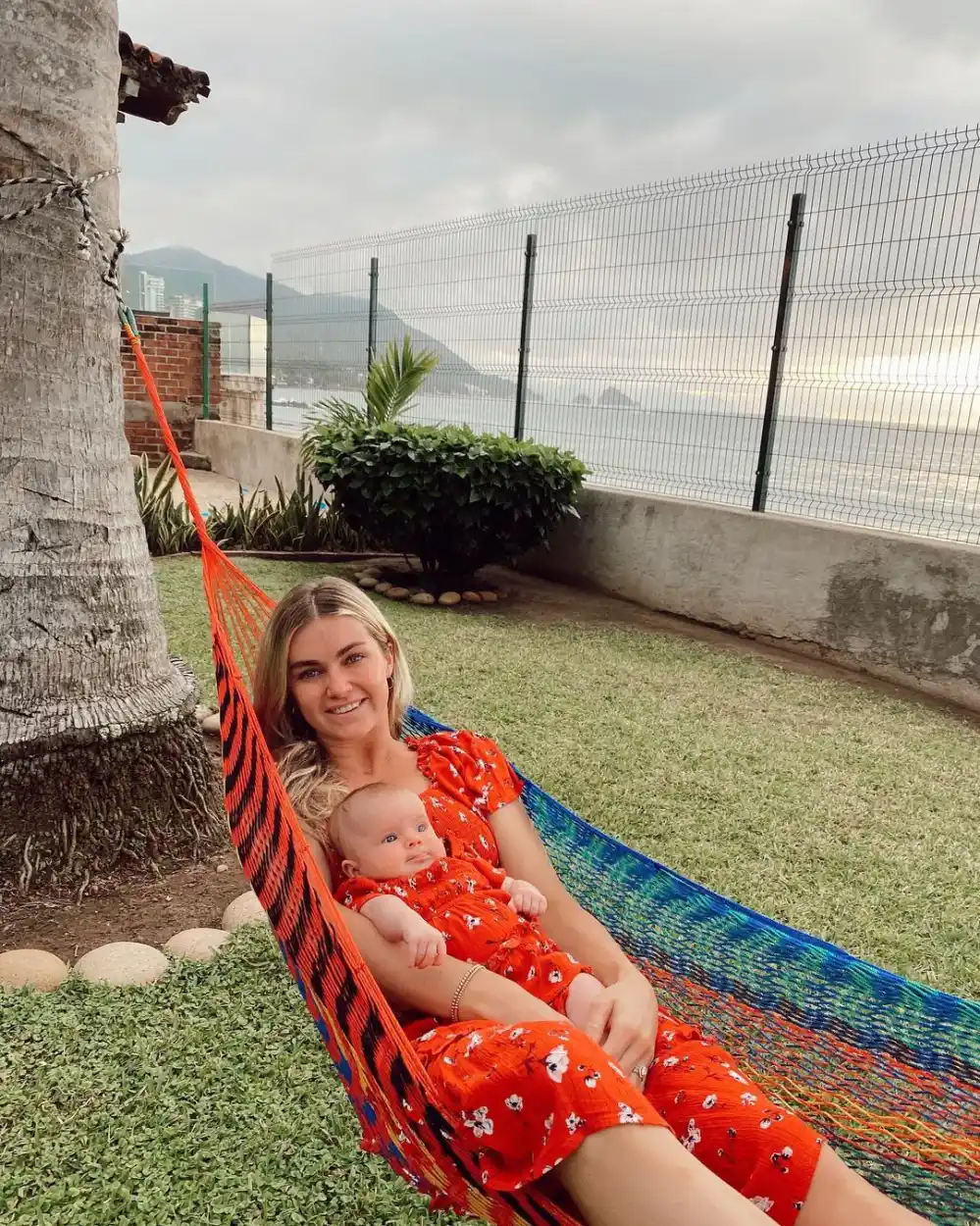 Lindsay Arnold No One Prepared Me for Nipple Pain While Breast-Feeding 2