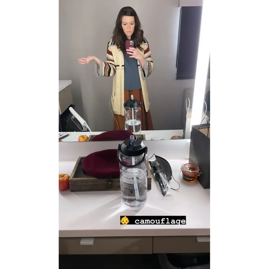 Mandy Moore This Is Us set baby bump