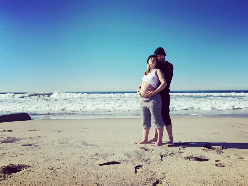 Mena Suvari Baby Bump Pregnant Michael Hope Beach