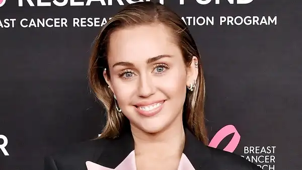 Miley Cyrus Makes NSFW Case Women Being Way Hotter Than Men