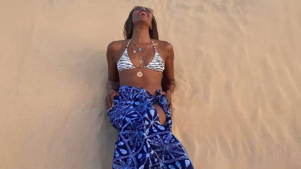 Naomi Campbell, 50, Shows Off Her Flawless Sense of Style and Killer Abs