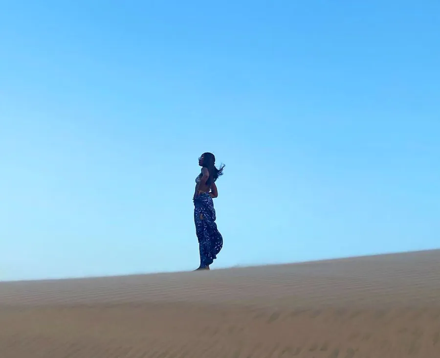 Naomi Campbell, 50, Shows Off Her Flawless Sense of Style and Killer Abs