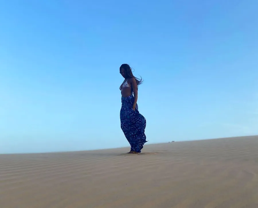 Naomi Campbell, 50, Shows Off Her Flawless Sense of Style and Killer Abs