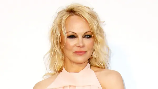 Pamela Anderson Quits Social Media Claims Its Mind Control