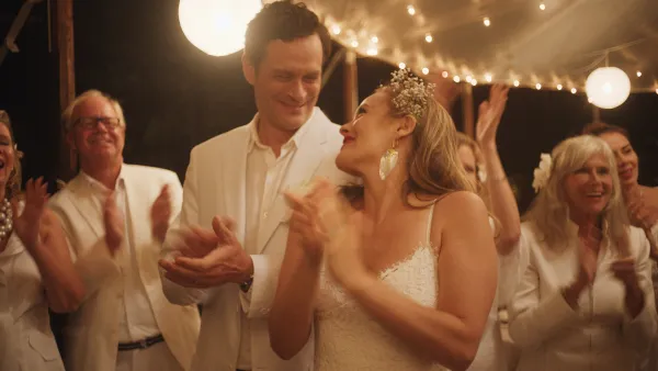 Tom Everett Scott Gushes Over Sister of the Groom Costar Alicia Silverstone