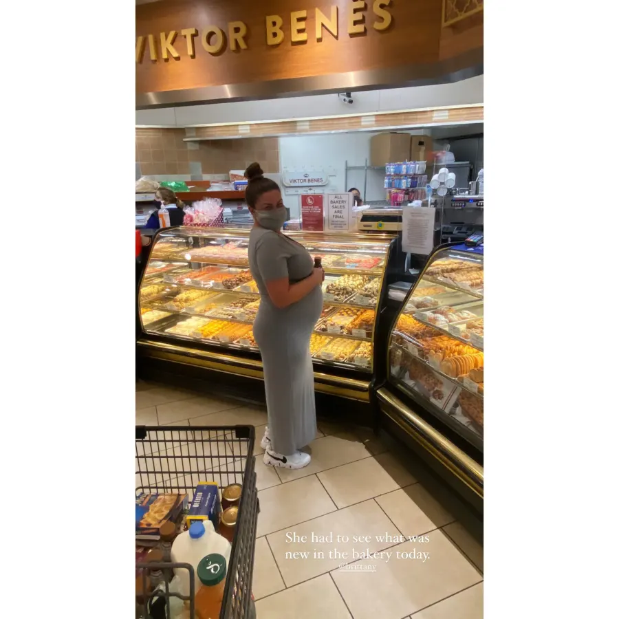 brittany-cartwrights-baby-bump