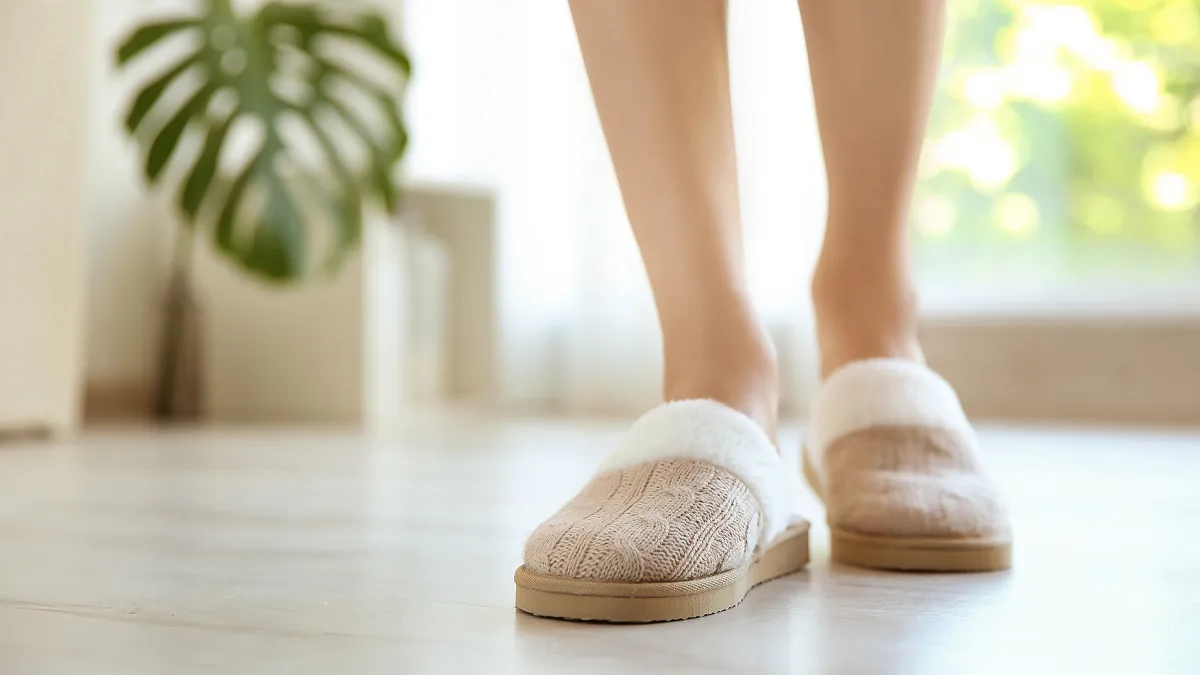 comfy-slippers-ugg-alternative