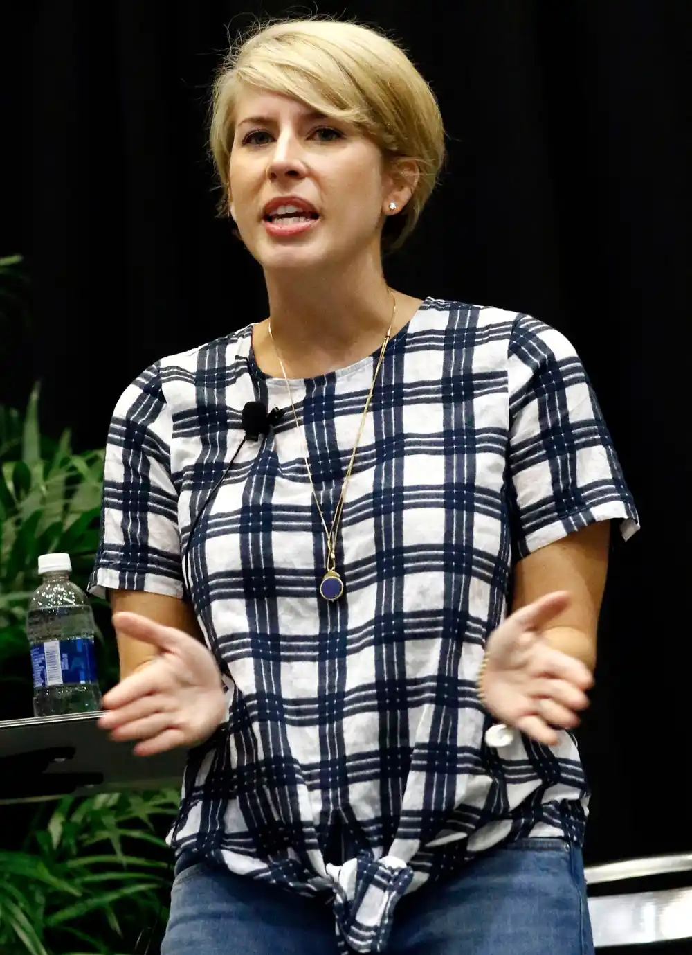 Replica Luxury Handbag Town's Erin Napier Says Doctors Had to 'Rebreak' Daughter Helen's Leg After Scary Playground Accident