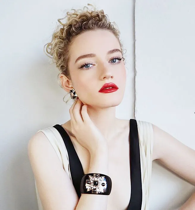 Julia Garner Best Beauty at Golden Globes 2021