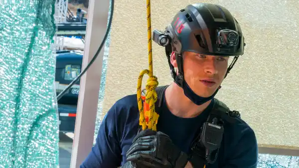 911 Oliver Stark Teases What Buck Is Hiding From Others