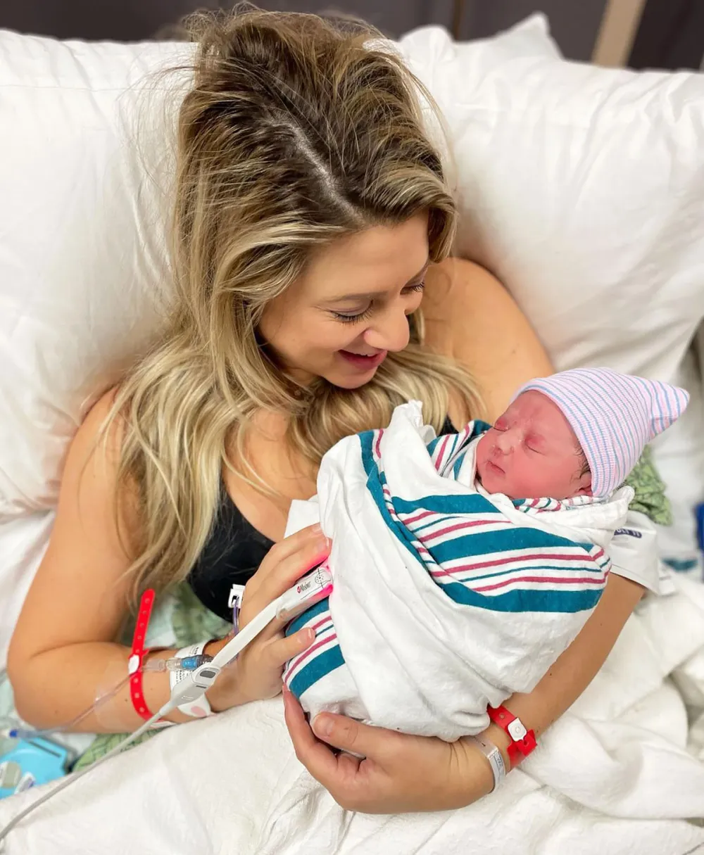 Bachelor&rsquo;s Lesley Anne Murphy Is &lsquo;Not Able to Breast-Feed&rsquo; Newborn Daughter After Double Mastectomy