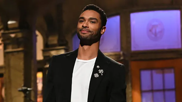 Swoon! Bridgerton’s Regé-Jean Page Looks Dreamy Hosting SNL: Pics