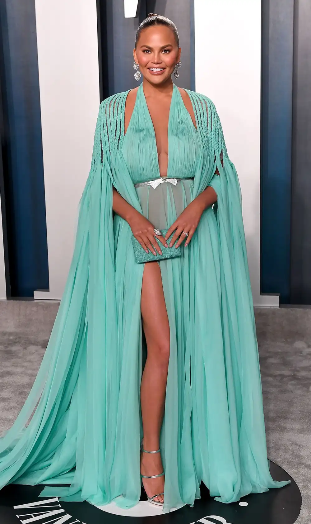 Chrissy Teigen Posts Nude Selfie 1 Week After Endometriosis Surgery