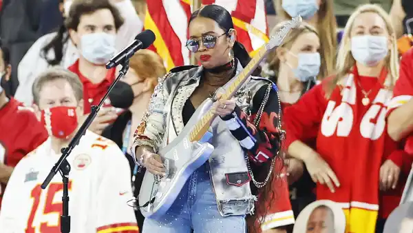 H.E.R. Sings Rock Rendition of America the Beautiful at Super Bowl 2021