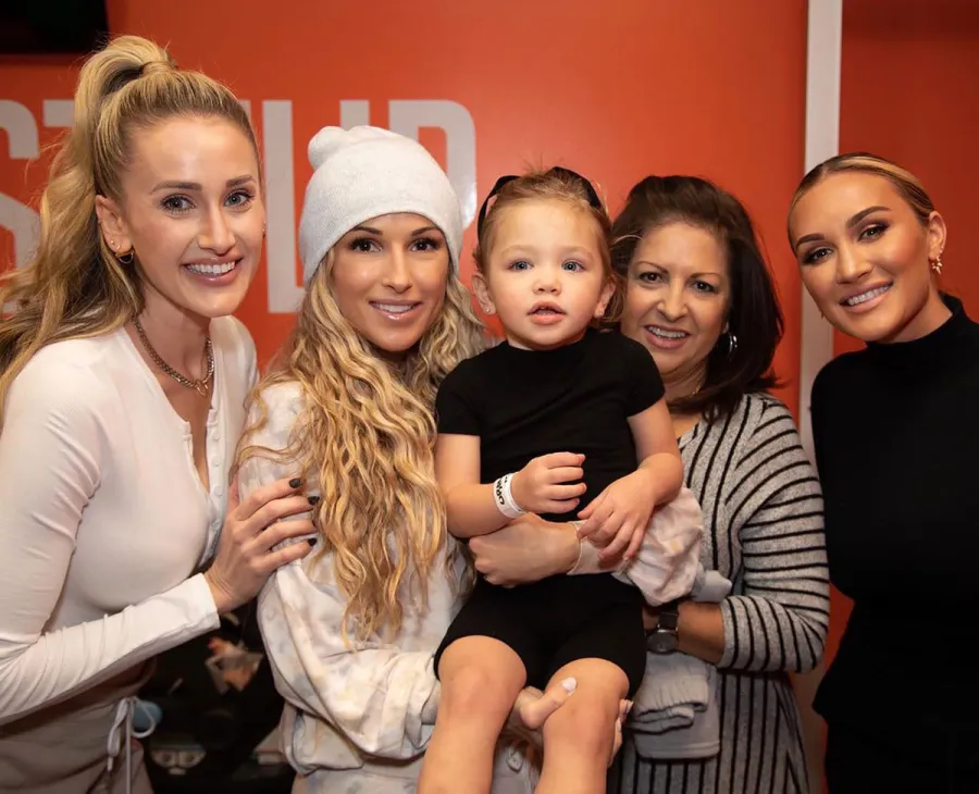 Inside Jason Aldean and Brittany Aldean’s Daughter Navy’s 1st Birthday Party: Pics