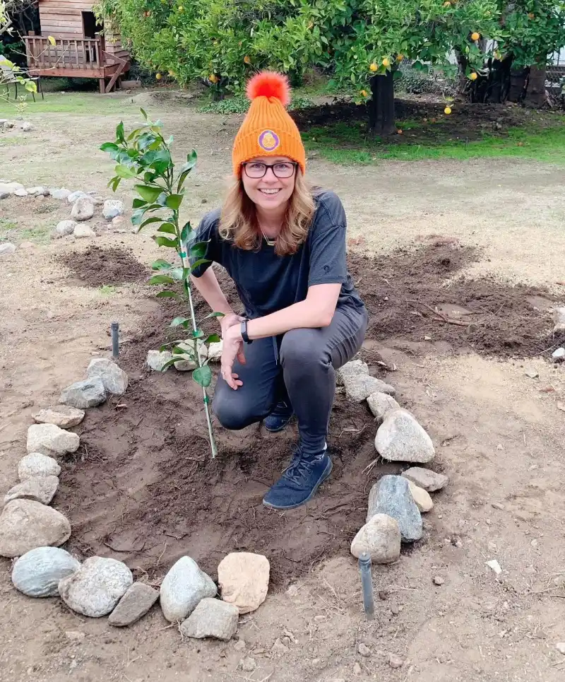 Jenna Fischer gardening