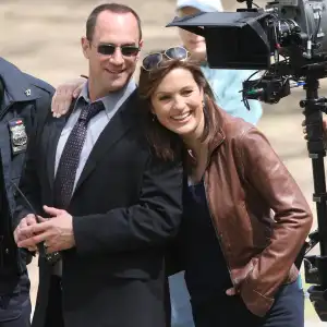 Law and Order SVU Crossover Promo Shows 1st Look at Olivia and Elliots Reunion Christopher Meloni Mariska Hargitay