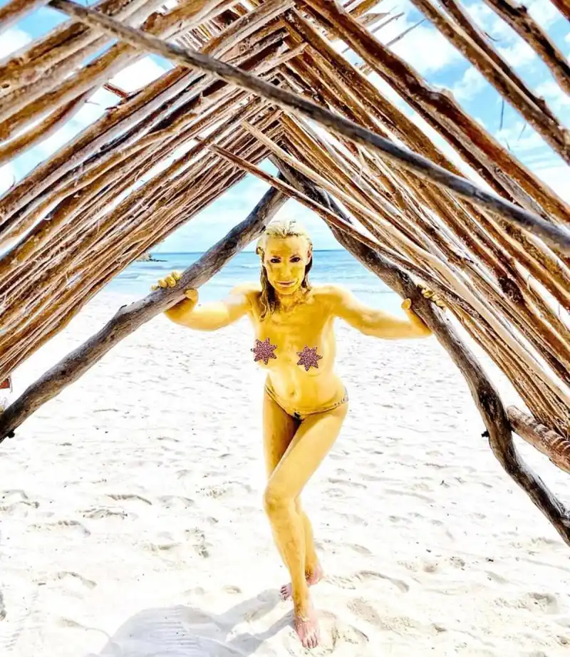 Luanne de Lesseps Goes Topless After Wrapping ’RHONY’ Filming