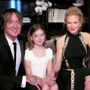Nicole Kidman Keith Urban Give Rare Look Daughters