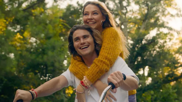 Outer Banks Chase Stokes Reveals Why Sparks Didnt Immediately Fly With Madelyn Cline