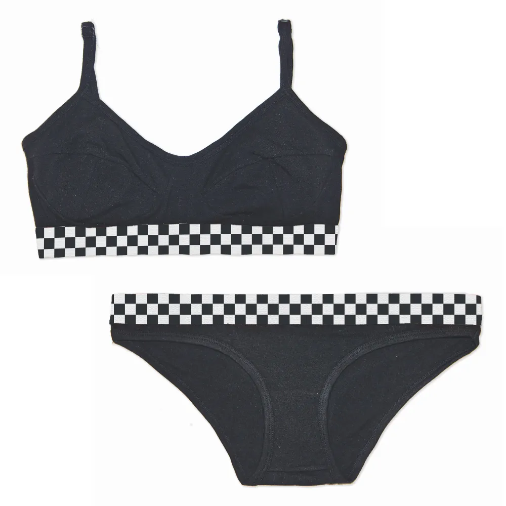 Thirst Trap! Recreate Miley Cyrus' Sexy 2021 Super Bowl Tailgate Look