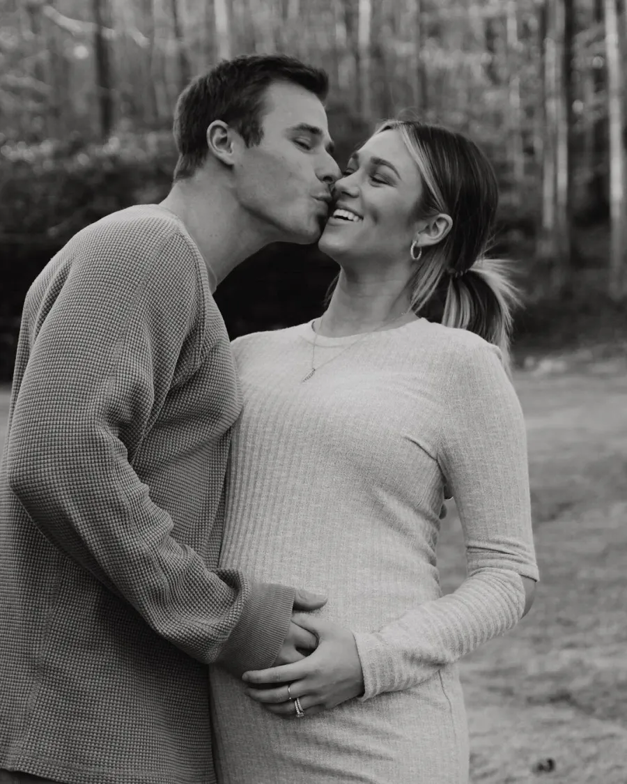 PDA Pic Sadie Robertson Pregnancy Pics Ahead 1st Child Baby Bump Album