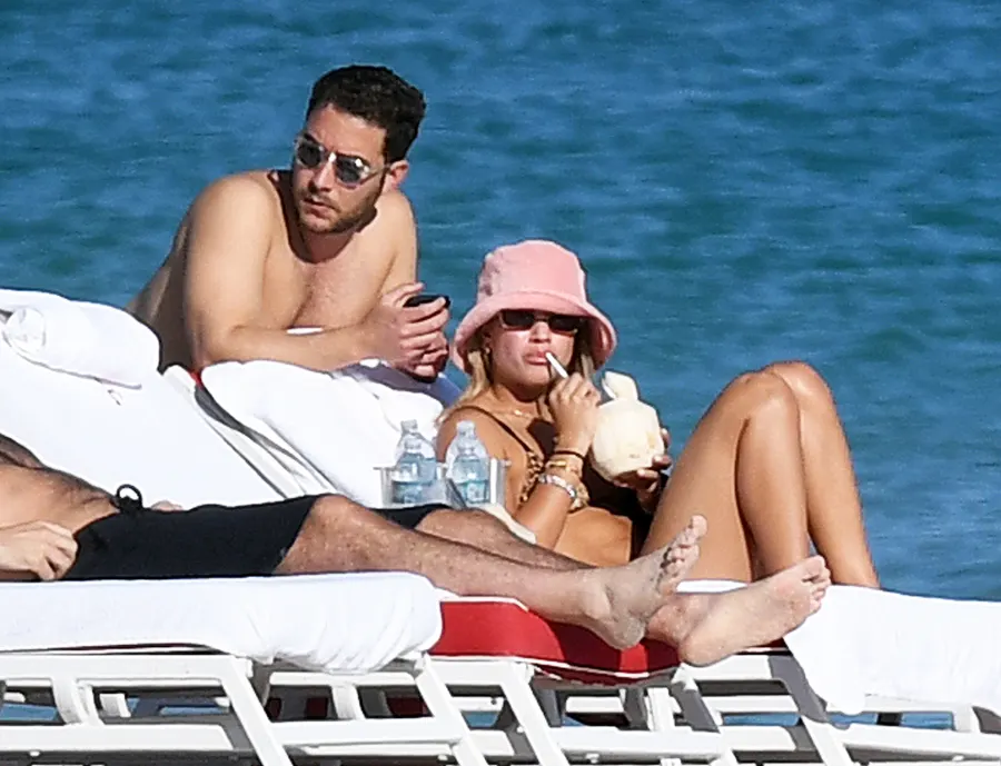 Sofia Richie Grabs Dinner With Mystery Man After PDA-Filled Beach Date