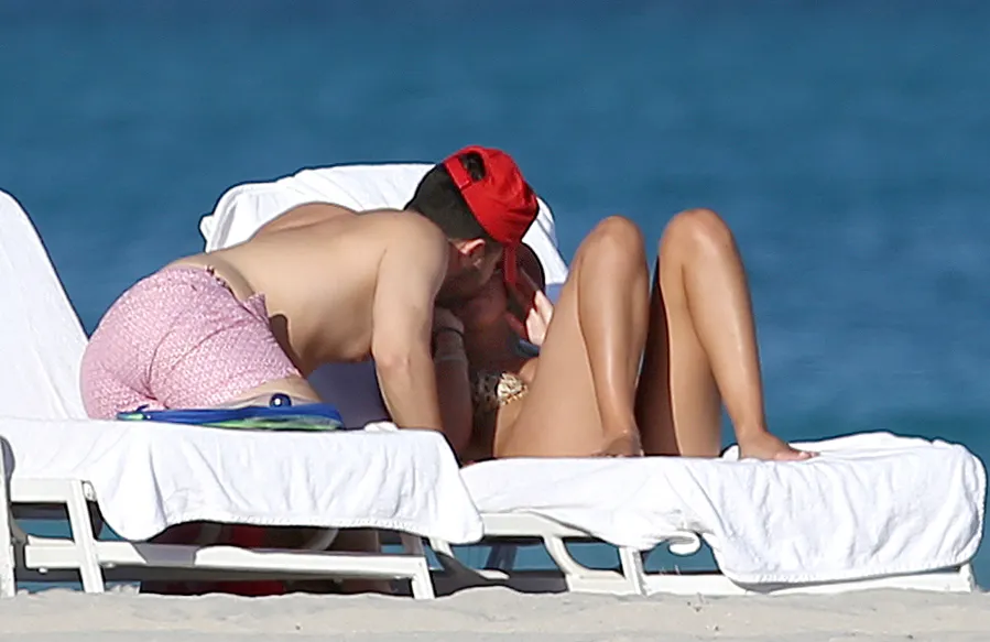 Sofia Richie Grabs Dinner With Mystery Man After PDA-Filled Beach Date