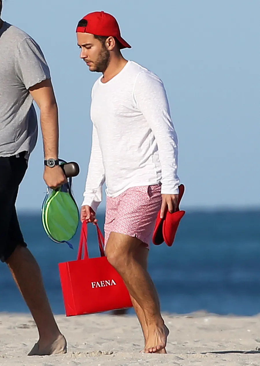 Sofia Richie Grabs Dinner With Mystery Man After PDA-Filled Beach Date