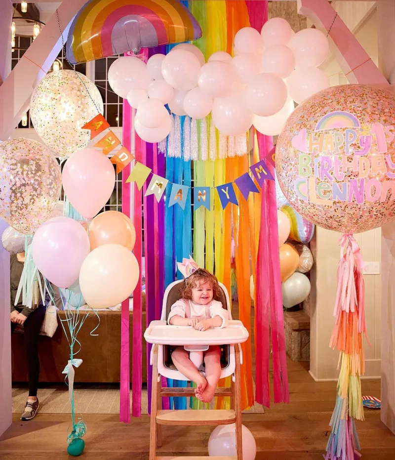 Thomas Rhett Lauren Akins Celebrate Daughter Lennon’s 1st Birthday 2