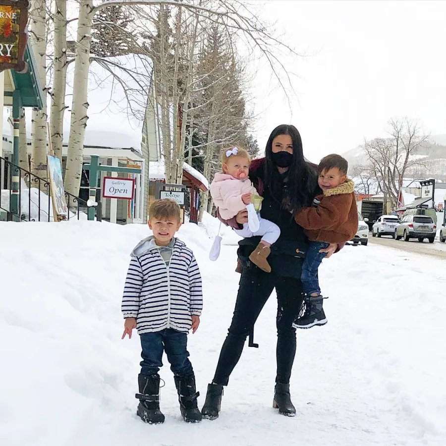Catherine Giudici Posing with Children in the Snow Catherine Giudici and Sean Lowe Family Album