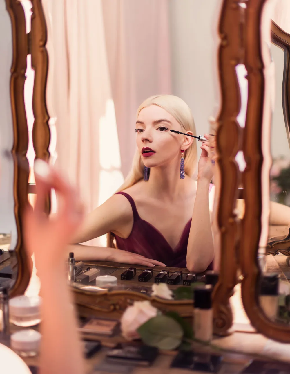 Anya Taylor-Joy Did Her Own Makeup for the Critics&rsquo; Choice Awards: Pics