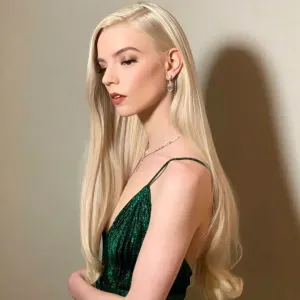 Anya Taylor-Joy Had a Queen’s Gambit Inspired Manicure at Golden Globes