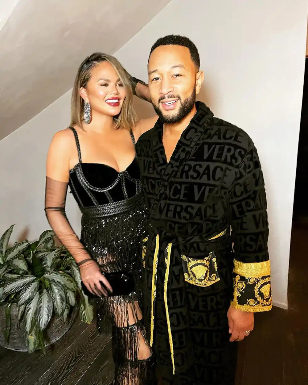 Chrissy Teigen Jokingly Calls Out John Legend&rsquo;s Grammys Speech