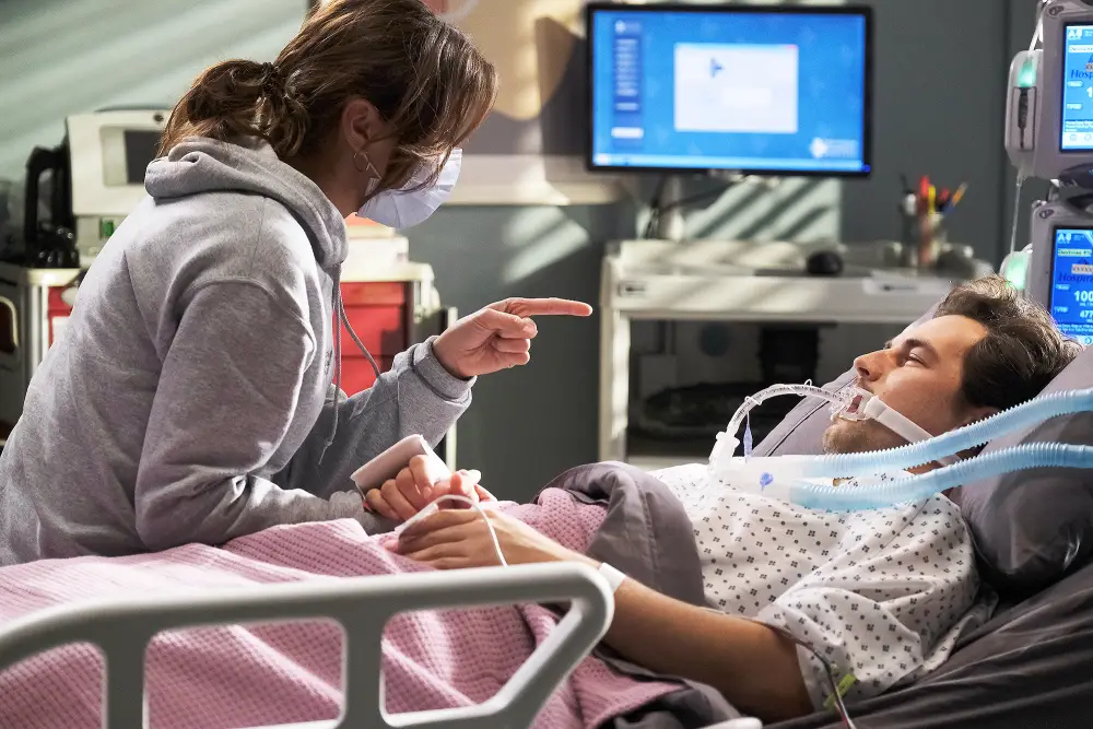 Grey&rsquo;s Anatomy Fans Are in Shambles After Beloved Character&rsquo;s Death in Shocking Midseason Premiere 1