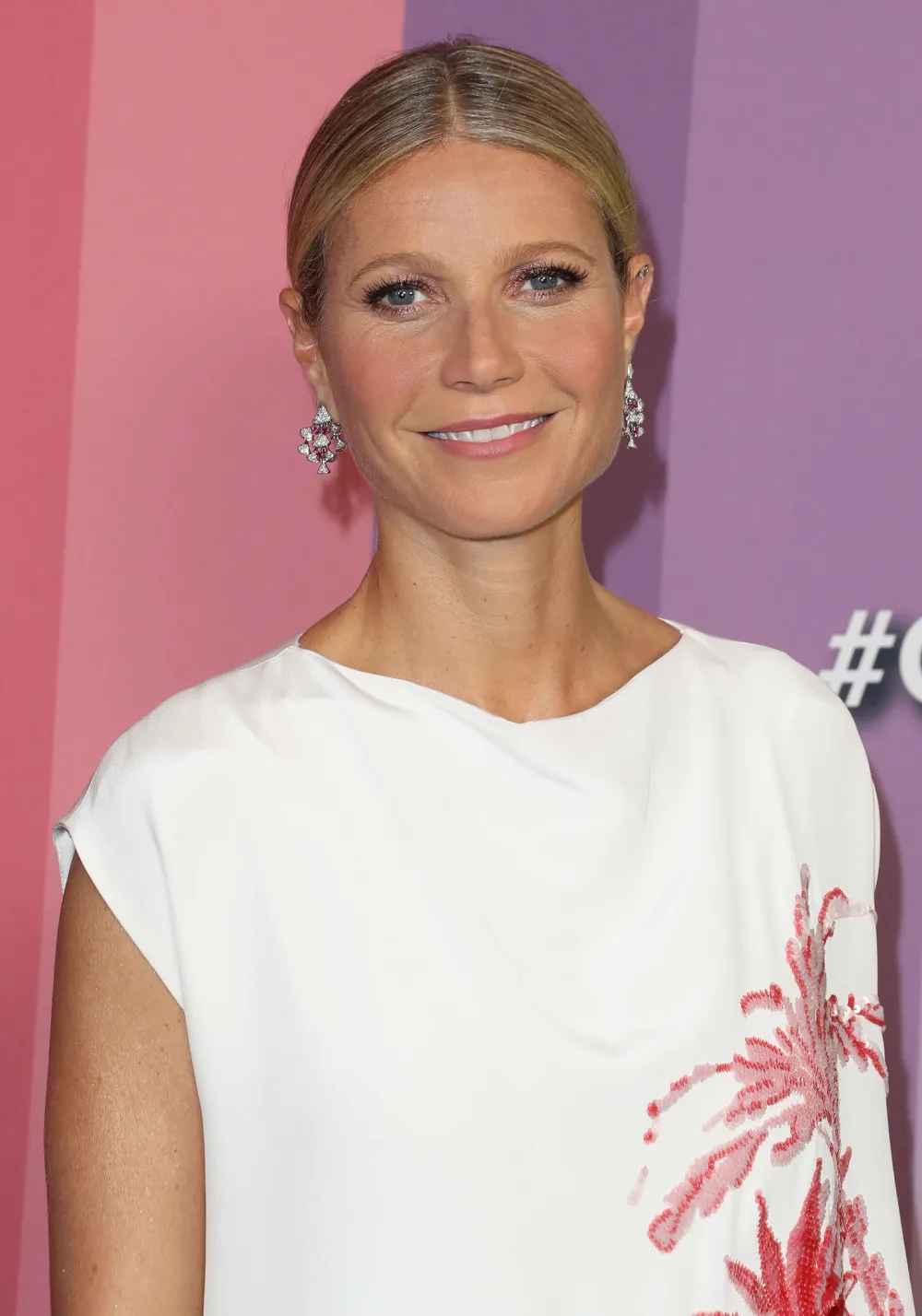 Gwyneth Paltrow&rsquo;s Beauty Routine Costs Nearly $900 &mdash; Watch!