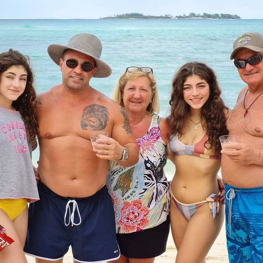 Joe Giudice Bahamas Daughters