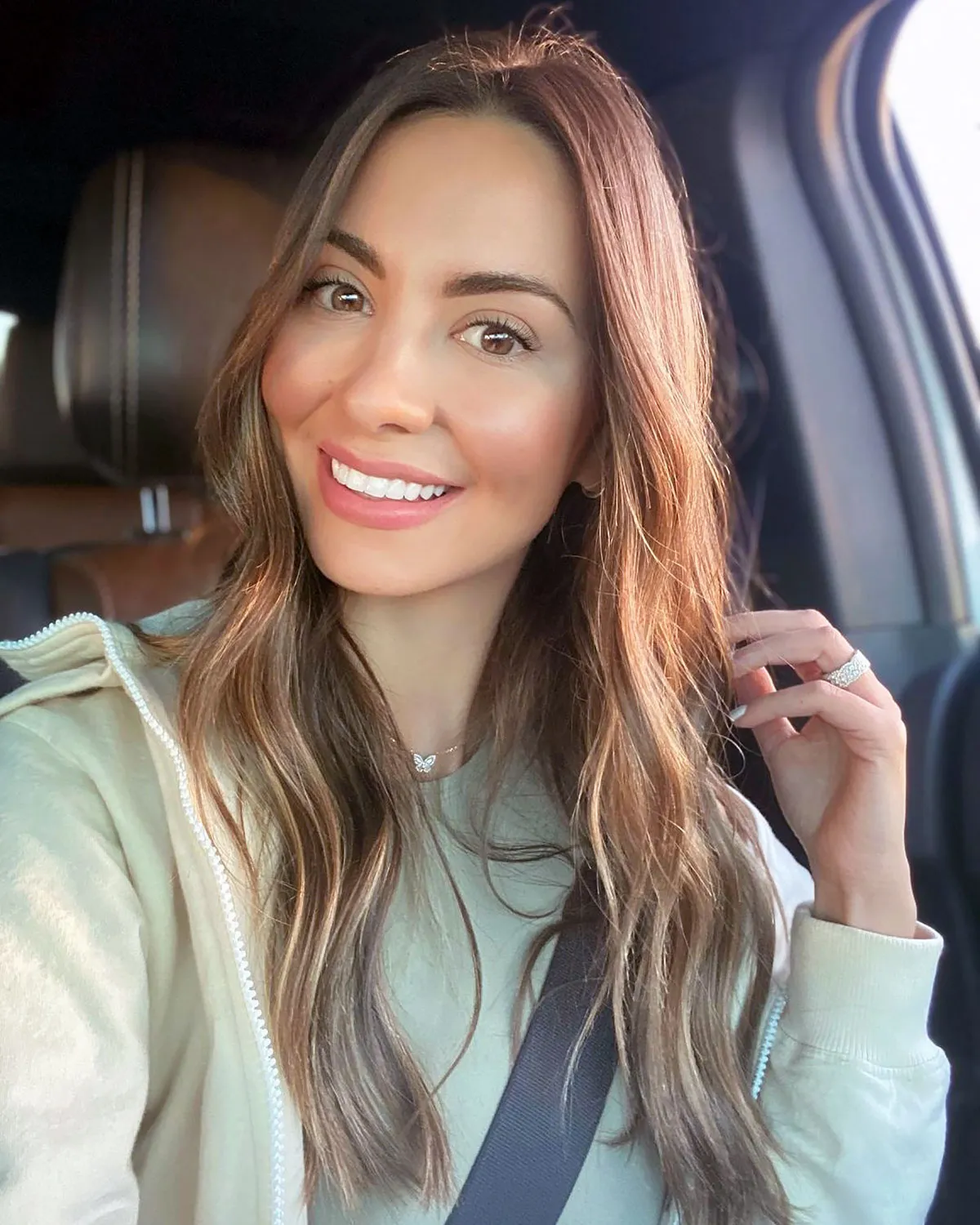 The Bachelor’s Kelley Flanagan Accidentally Sets Her Hair on Fire: Pics