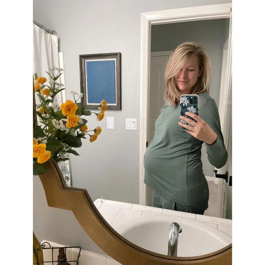 London Kress Pregnant Selfie