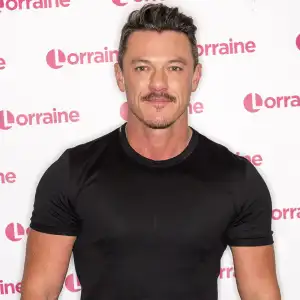 Luke Evans Shows Off Chiseled Abs After 8 Months of Gym ‘Work’: See the Before and After