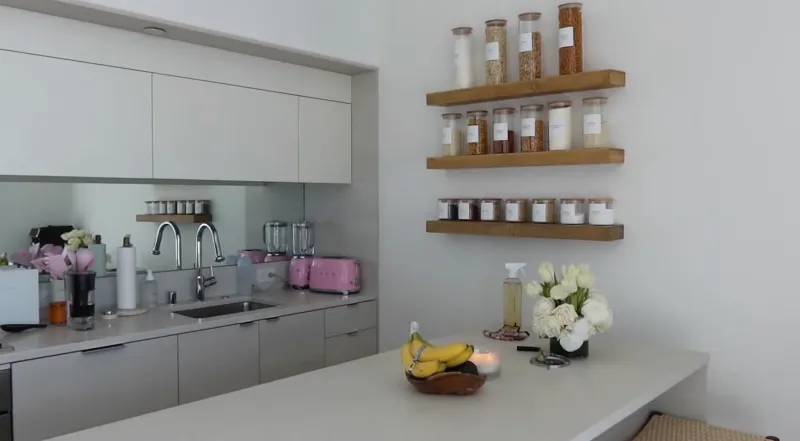 Olivia Jade Giannulli Gives Tour of New Apartment