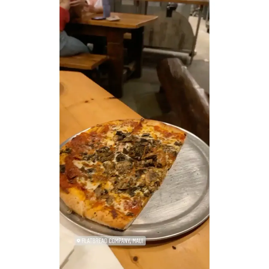 Pizza Night Inside Pregnant Lauren Burnham and Arie Luyendyk Jr.’s Hawaii Babymoon Ahead of Twins Births